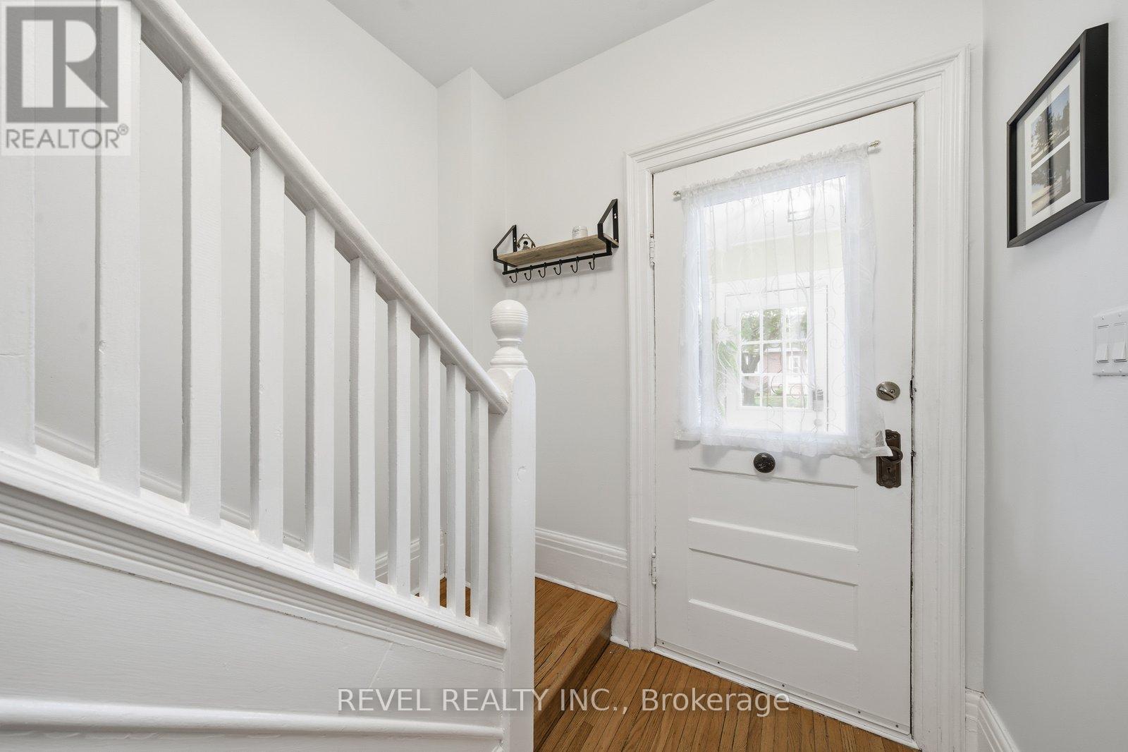 94 Elgin Street, Kawartha Lakes, Ontario  K9V 3W7 - Photo 9 - X12477359