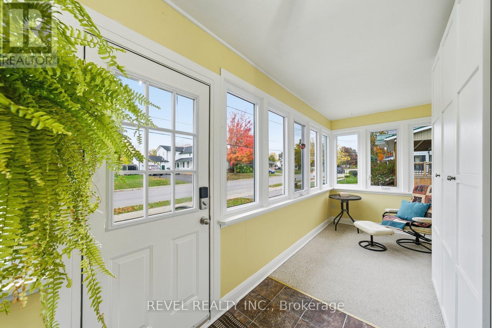 94 Elgin Street, Kawartha Lakes, Ontario  K9V 3W7 - Photo 6 - X12477359