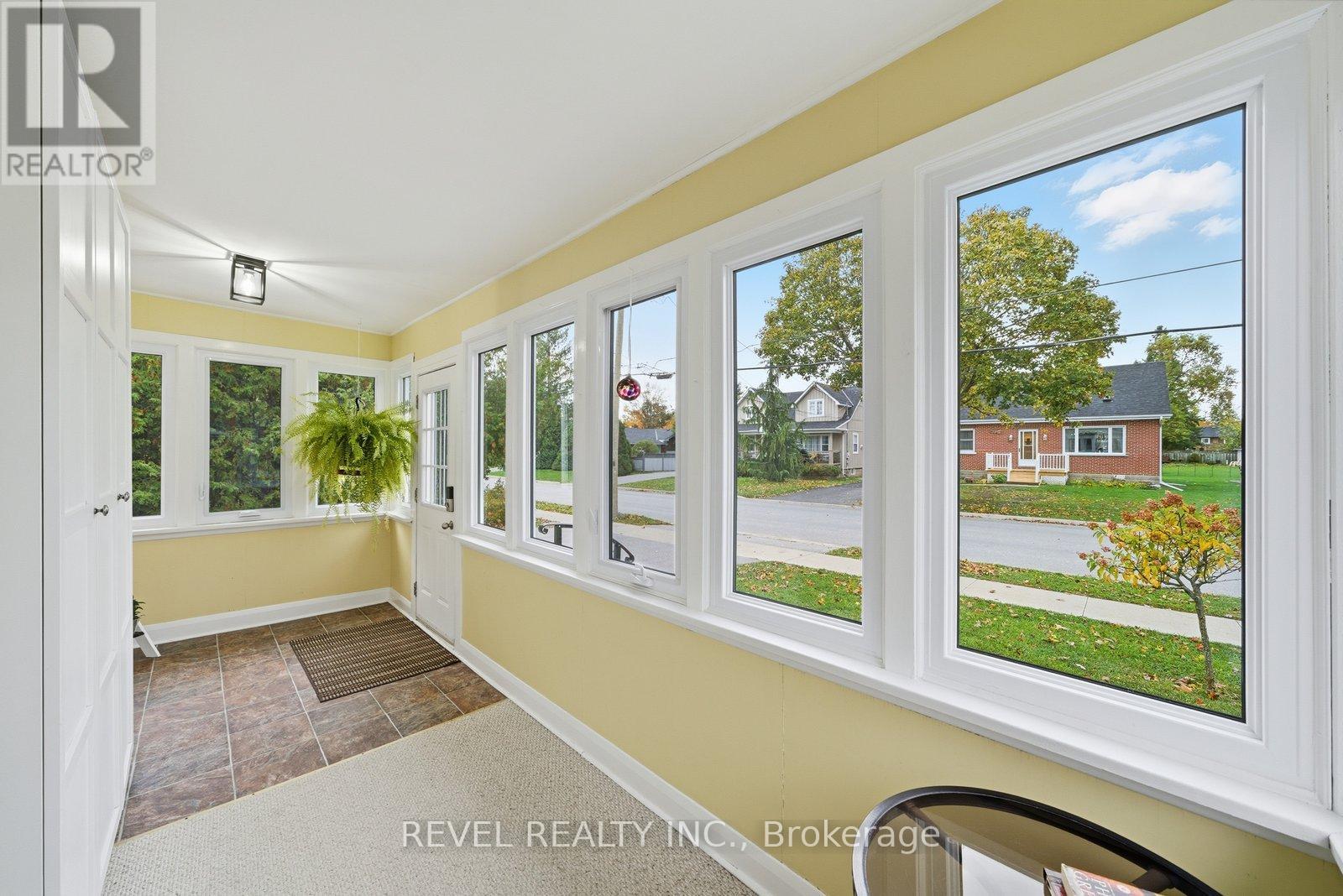 94 Elgin Street, Kawartha Lakes, Ontario  K9V 3W7 - Photo 7 - X12477359