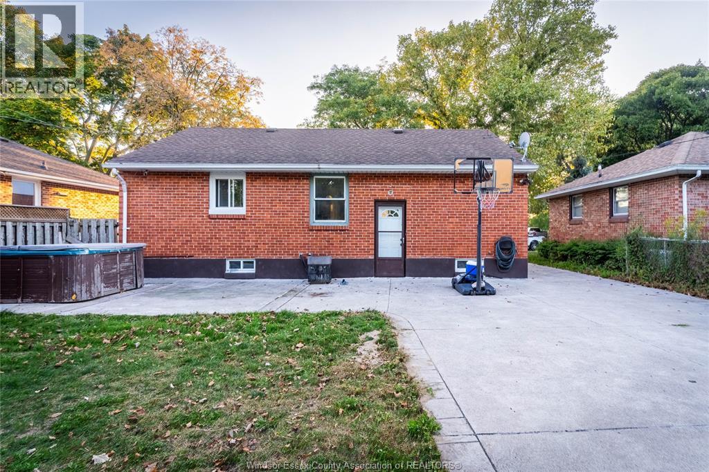 1568 Chandler, Windsor, Ontario  N8Y 4P7 - Photo 4 - 25026949