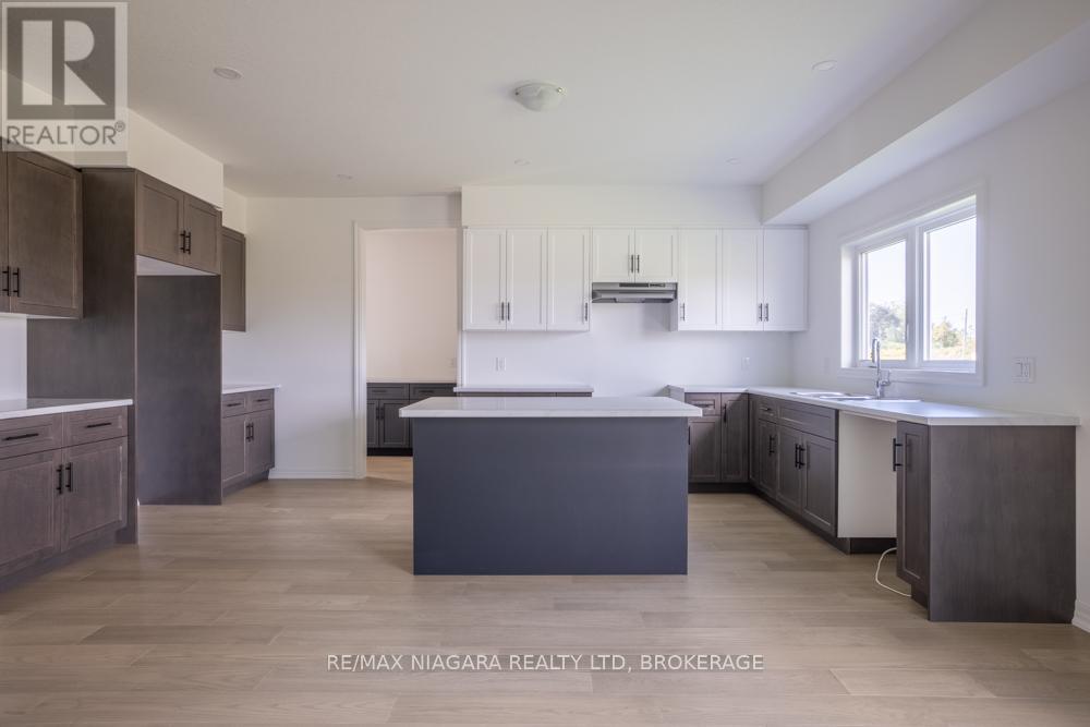 Main - 158 Hillcrest Road, Port Colborne, Ontario  L3K 6E4 - Photo 3 - X12478154