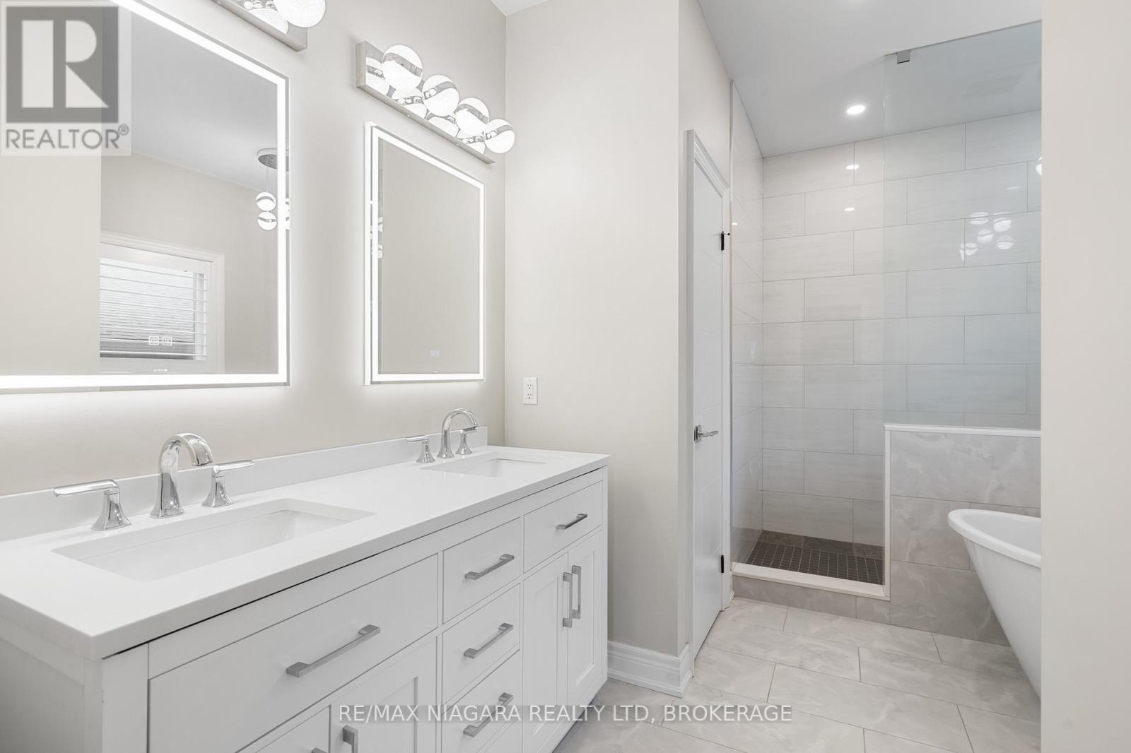 252 Colbeck Drive, Welland, Ontario  L3C 0B4 - Photo 21 - X12478160