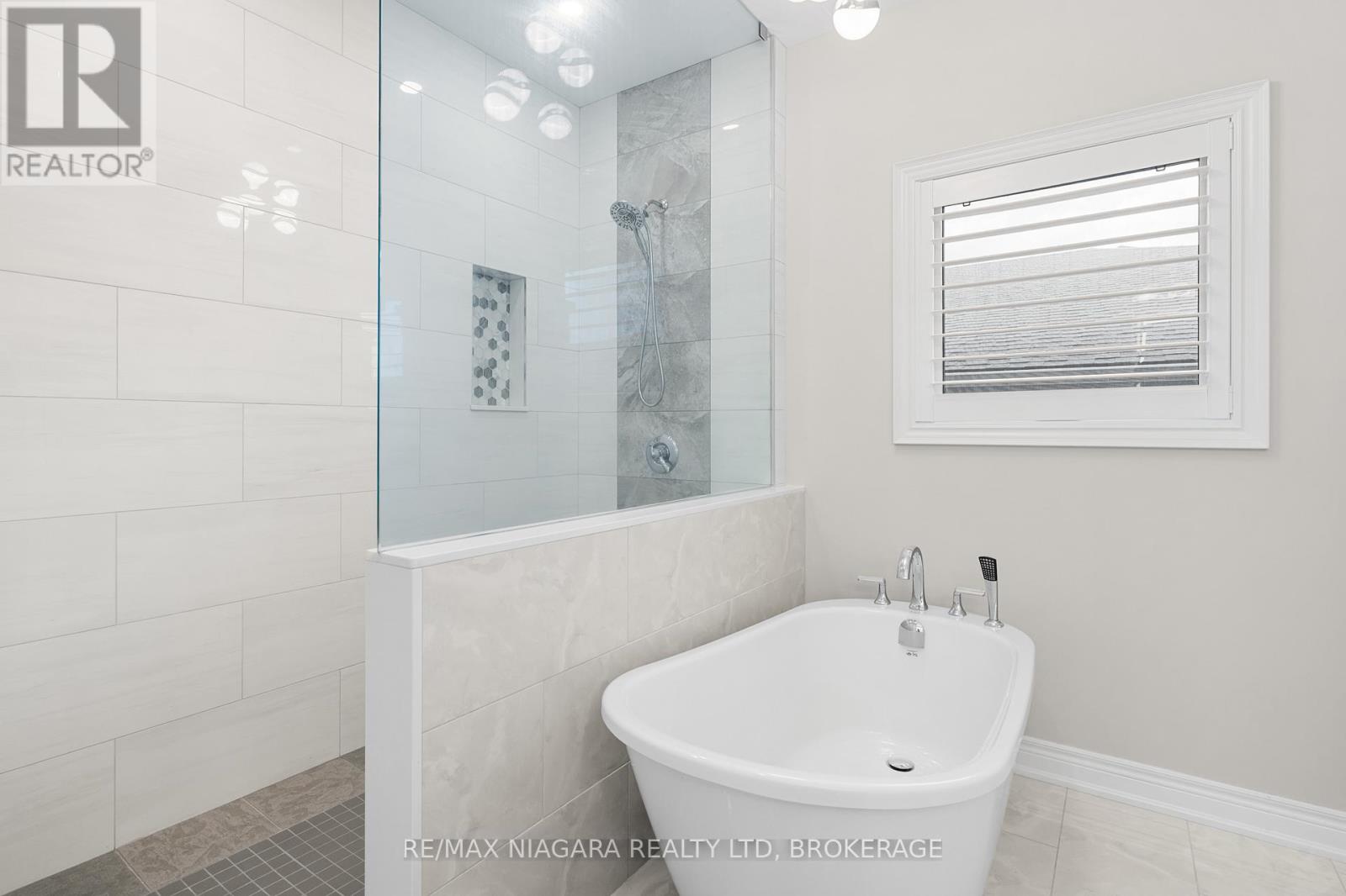 252 Colbeck Drive, Welland, Ontario  L3C 0B4 - Photo 22 - X12478160