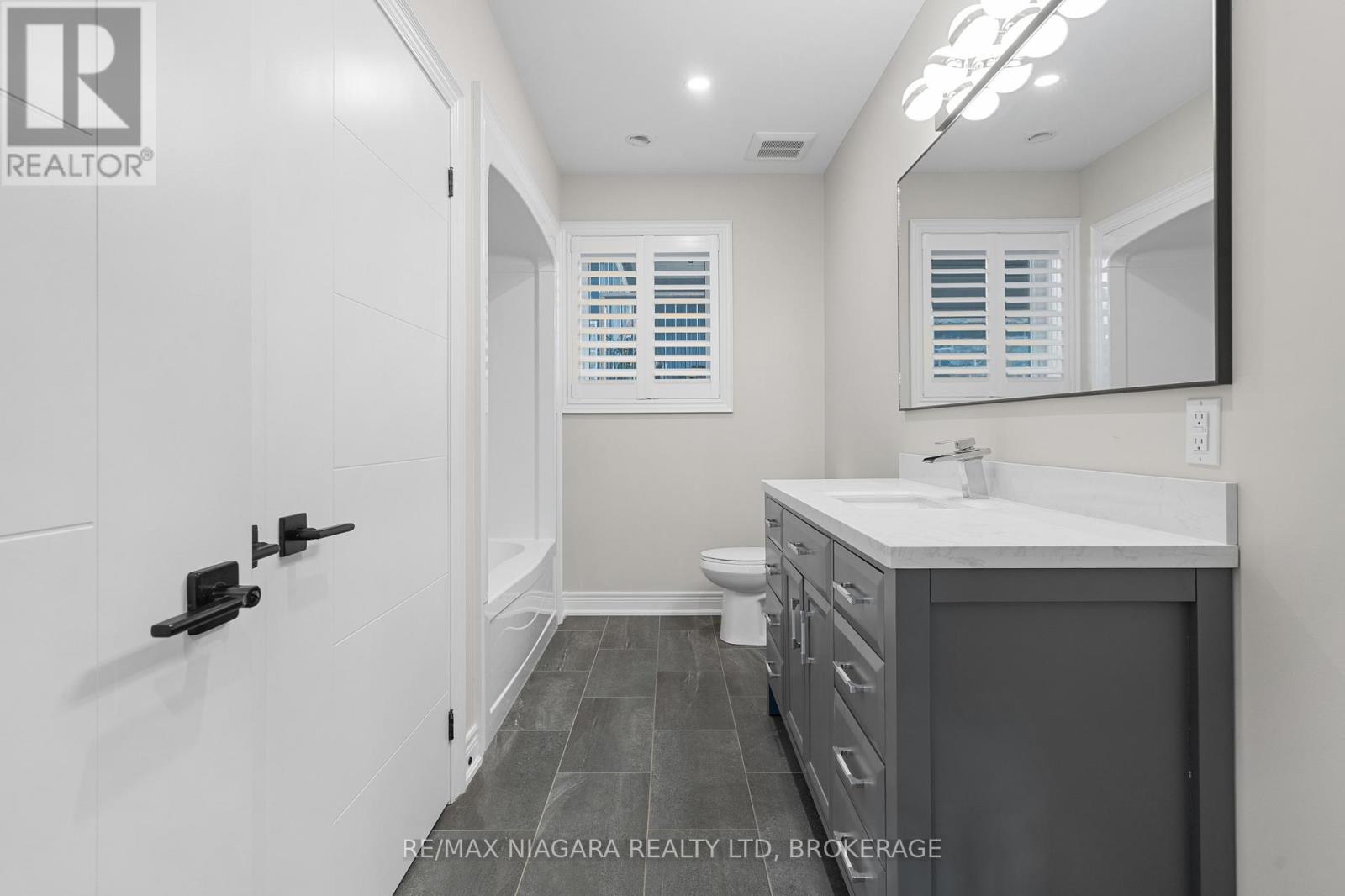 252 Colbeck Drive, Welland, Ontario  L3C 0B4 - Photo 34 - X12478160
