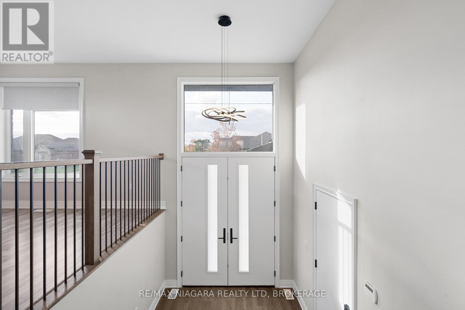 252 Colbeck Drive, Welland, Ontario  L3C 0B4 - Photo 7 - X12478160