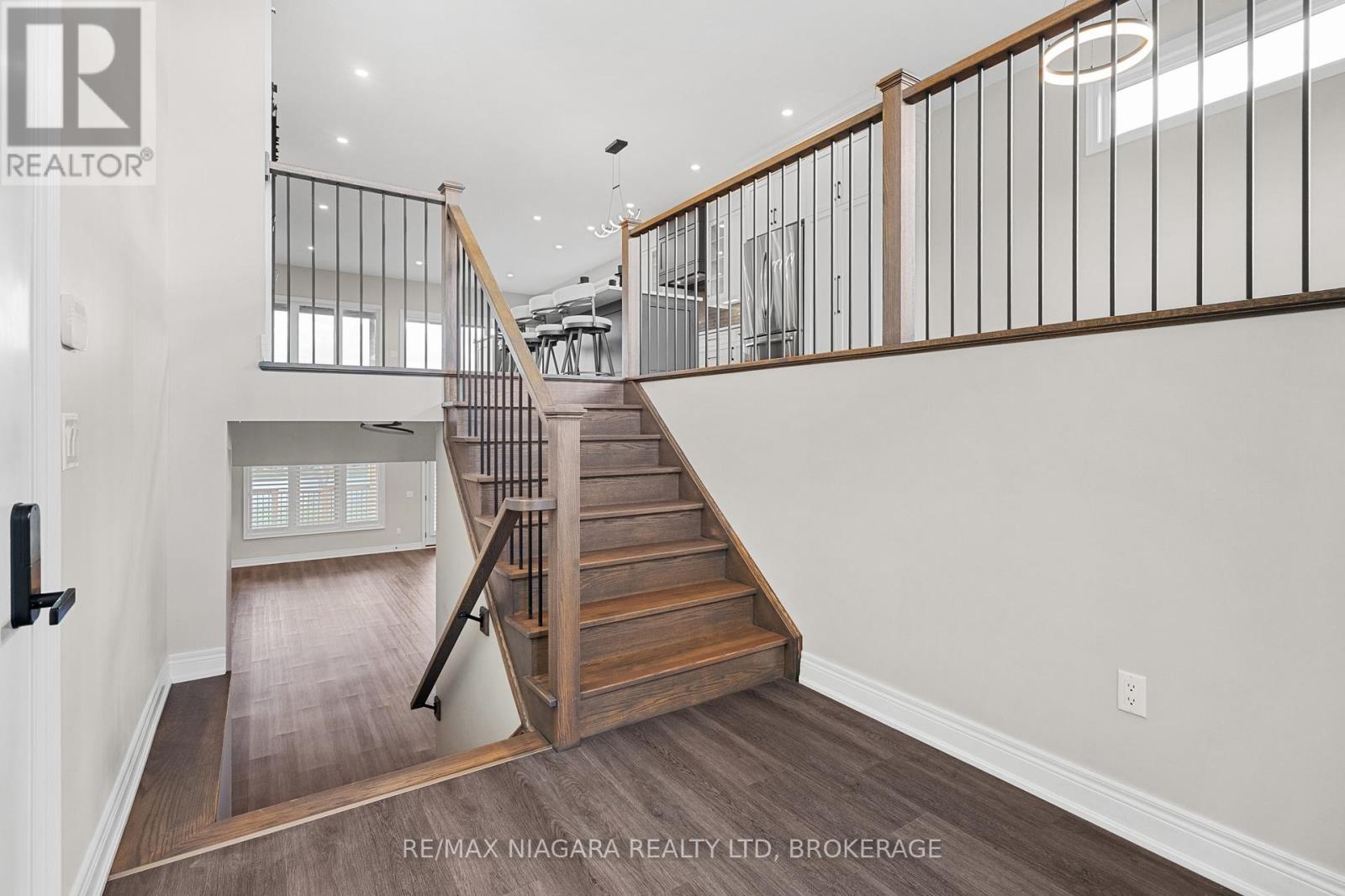 252 Colbeck Drive, Welland, Ontario  L3C 0B4 - Photo 8 - X12478160