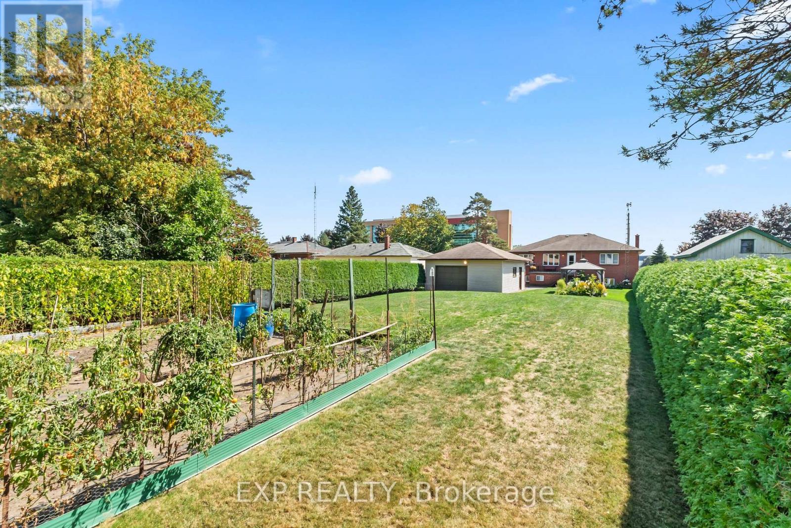 592 TAUNTON ROAD W, Oshawa, Ontario