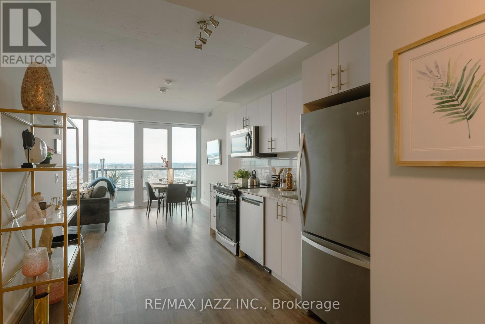 1612 - 80 Bond Street E, Oshawa, Ontario  L1G 0E6 - Photo 2 - E12478178