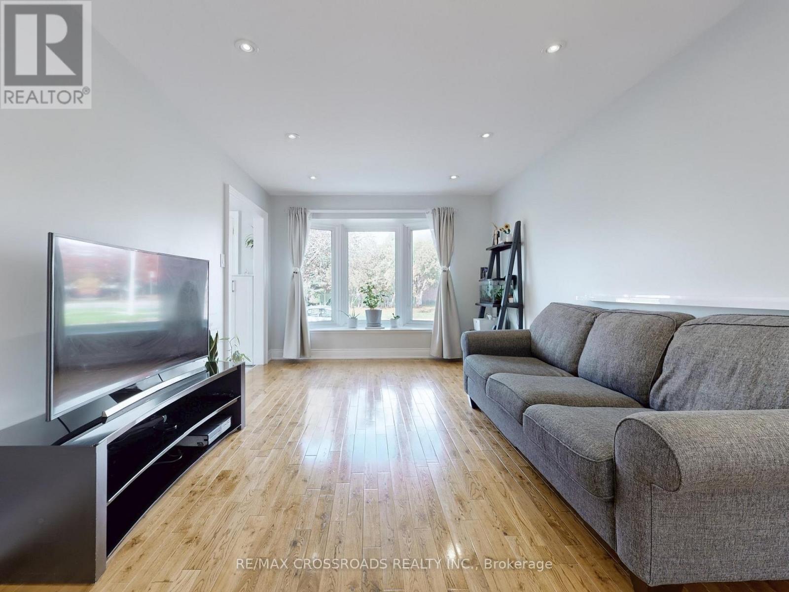49 King Louis Crescent, Toronto, Ontario  M1T 2X1 - Photo 6 - E12477814