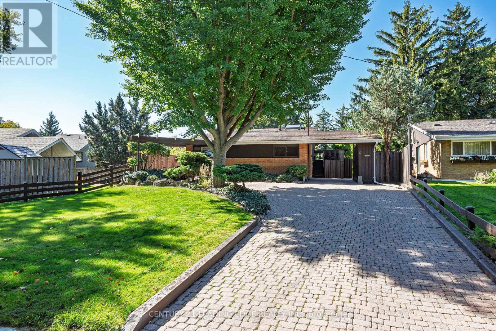 4 ROSSWOOD CRESCENT, Toronto, Ontario