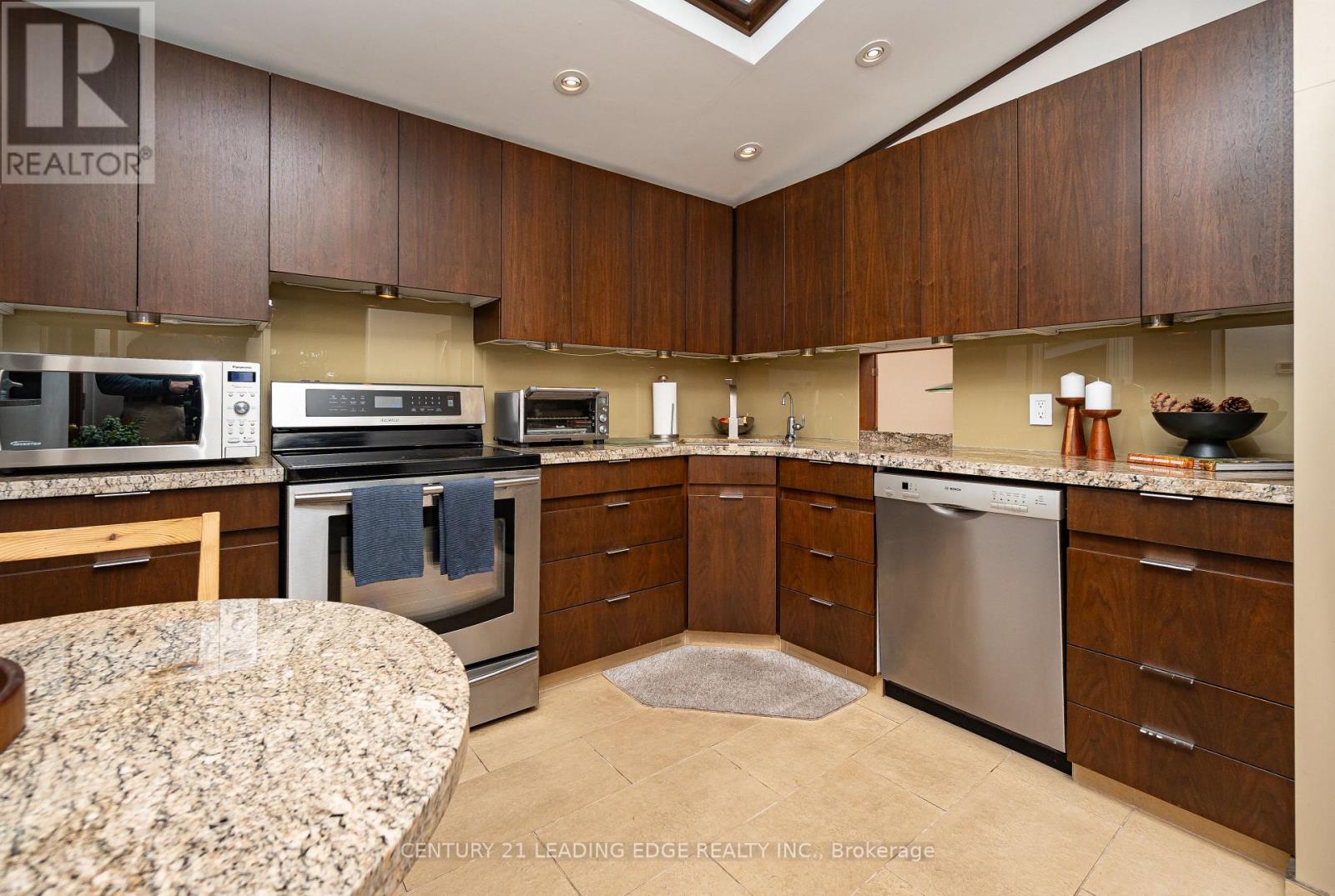 4 Rosswood Crescent, Toronto, Ontario  M1P 3N2 - Photo 13 - E12477875
