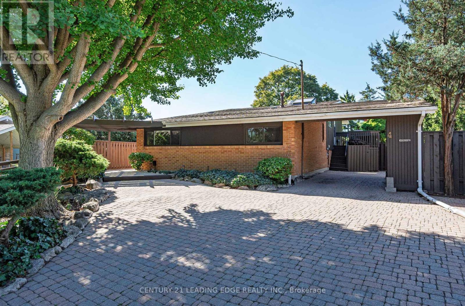 4 Rosswood Crescent, Toronto, Ontario  M1P 3N2 - Photo 2 - E12477875