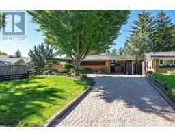 4 ROSSWOOD CRESCENT, Toronto, Ontario