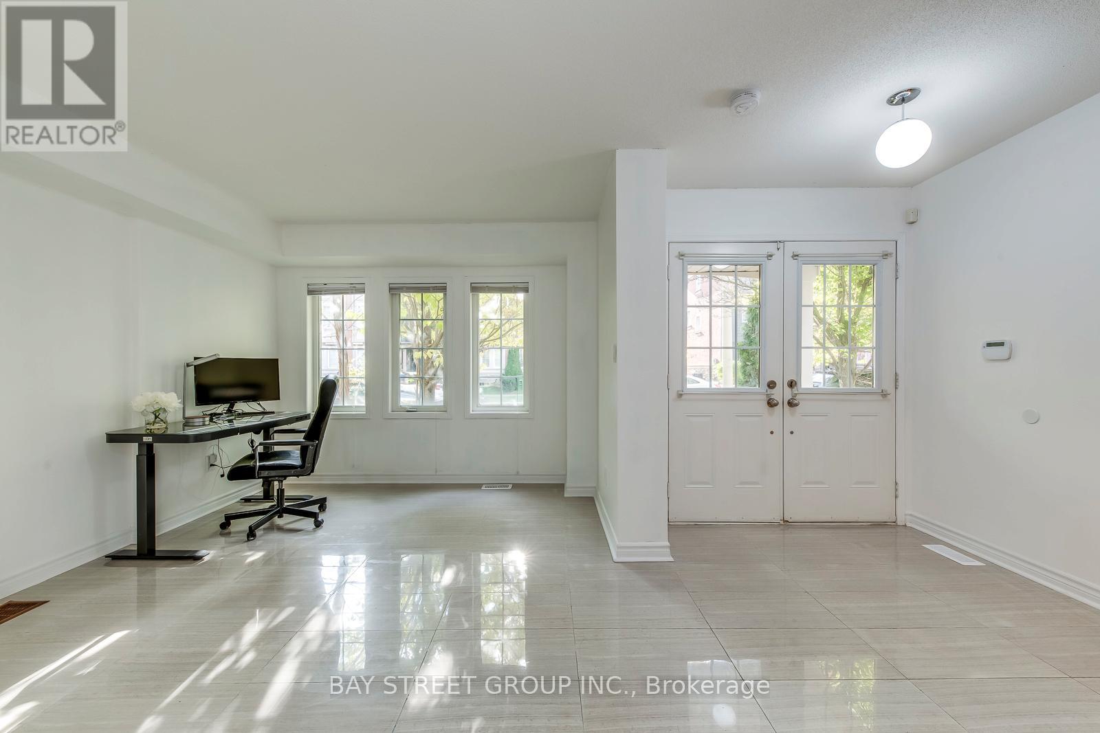 34 Stagecoach Circle S, Toronto, Ontario  M1C 0A1 - Photo 4 - E12477913