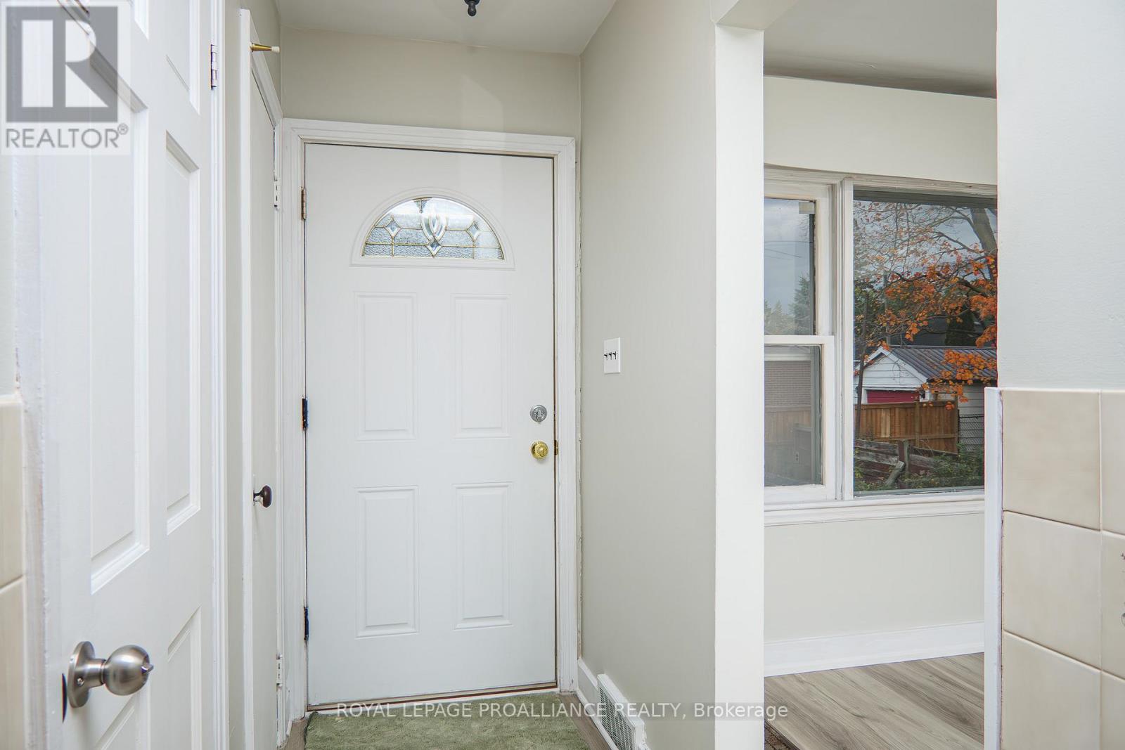 8 Reynolds Crescent, Belleville, Ontario  K8P 2W7 - Photo 11 - X12478169