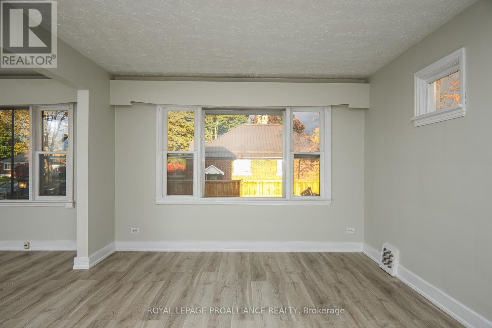 8 Reynolds Crescent, Belleville, Ontario  K8P 2W7 - Photo 14 - X12478169