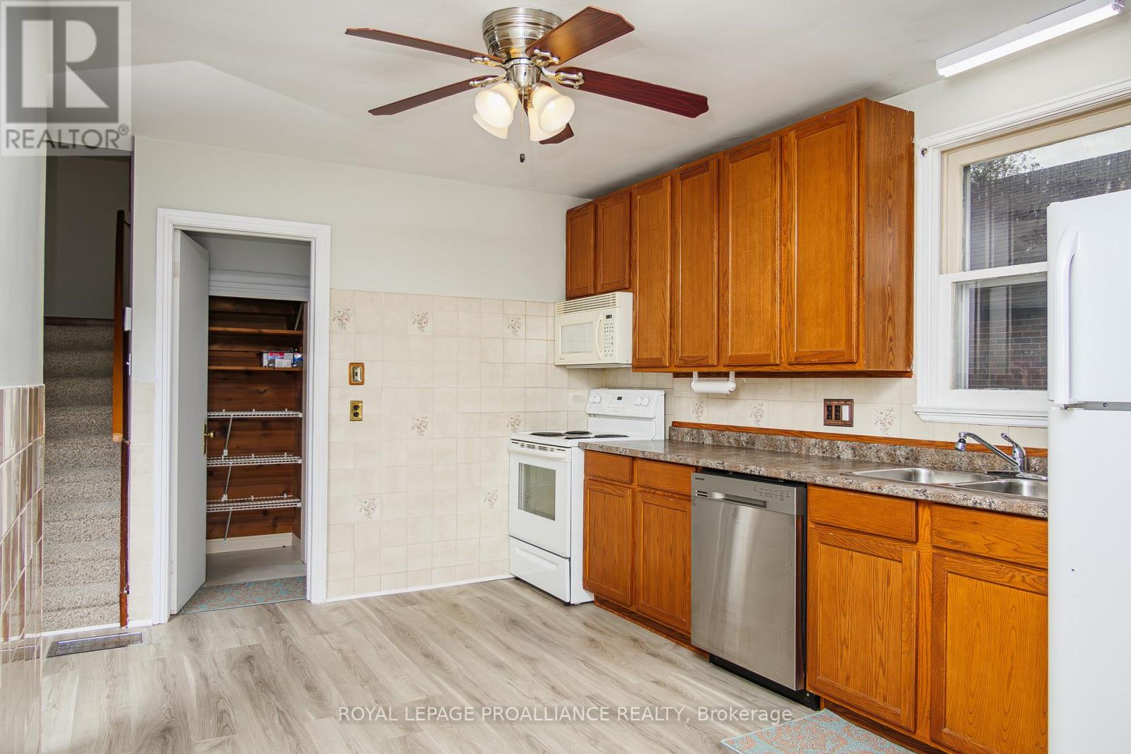 8 Reynolds Crescent, Belleville, Ontario  K8P 2W7 - Photo 17 - X12478169