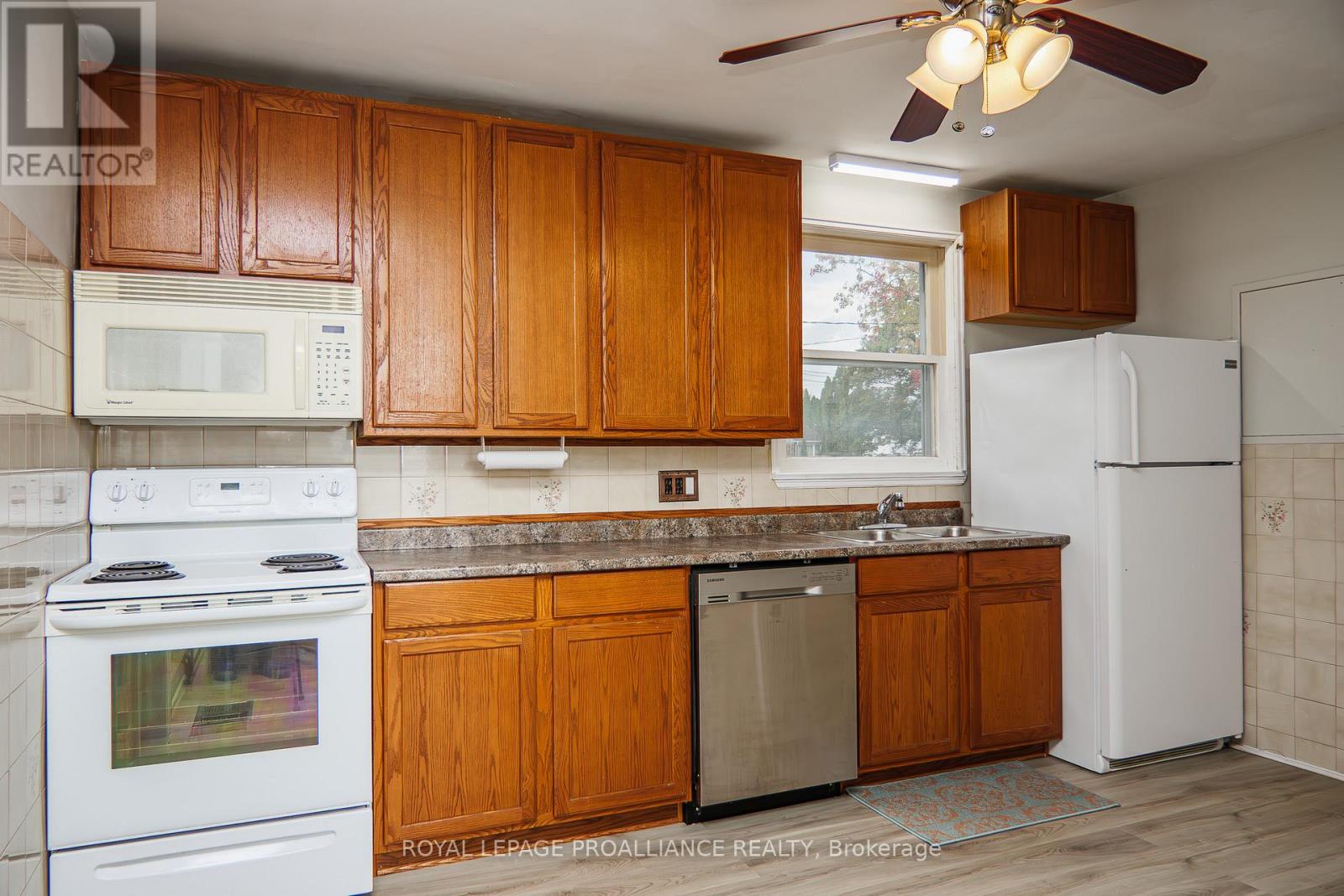 8 Reynolds Crescent, Belleville, Ontario  K8P 2W7 - Photo 18 - X12478169