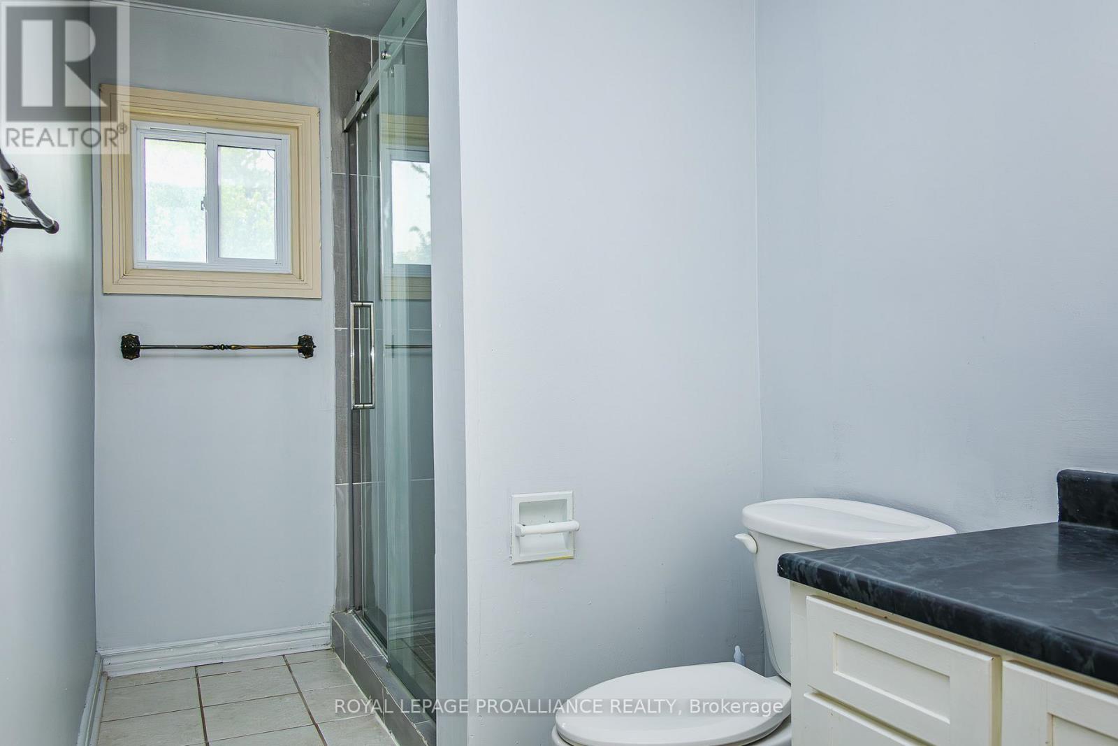 8 Reynolds Crescent, Belleville (Belleville Ward), Ontario  K8P 2W7 - Photo 31 - X12478169