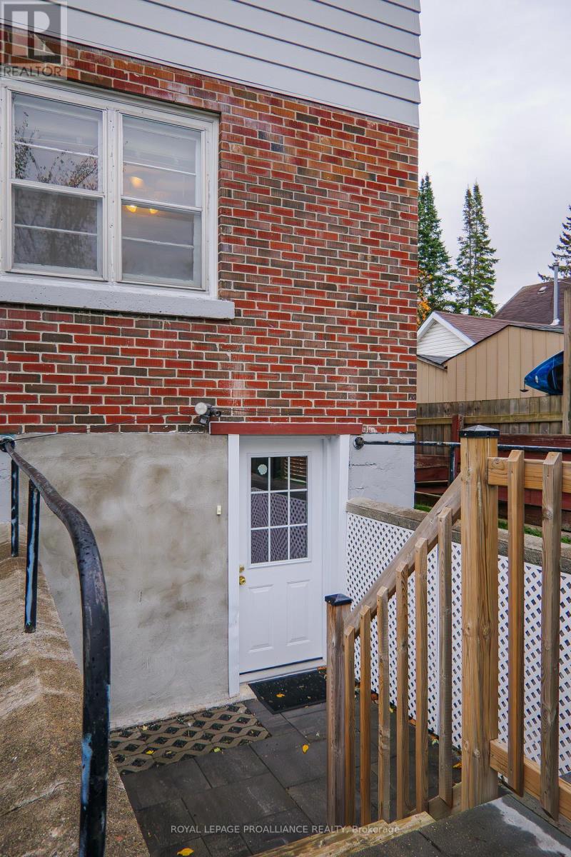 8 Reynolds Crescent, Belleville (Belleville Ward), Ontario  K8P 2W7 - Photo 35 - X12478169