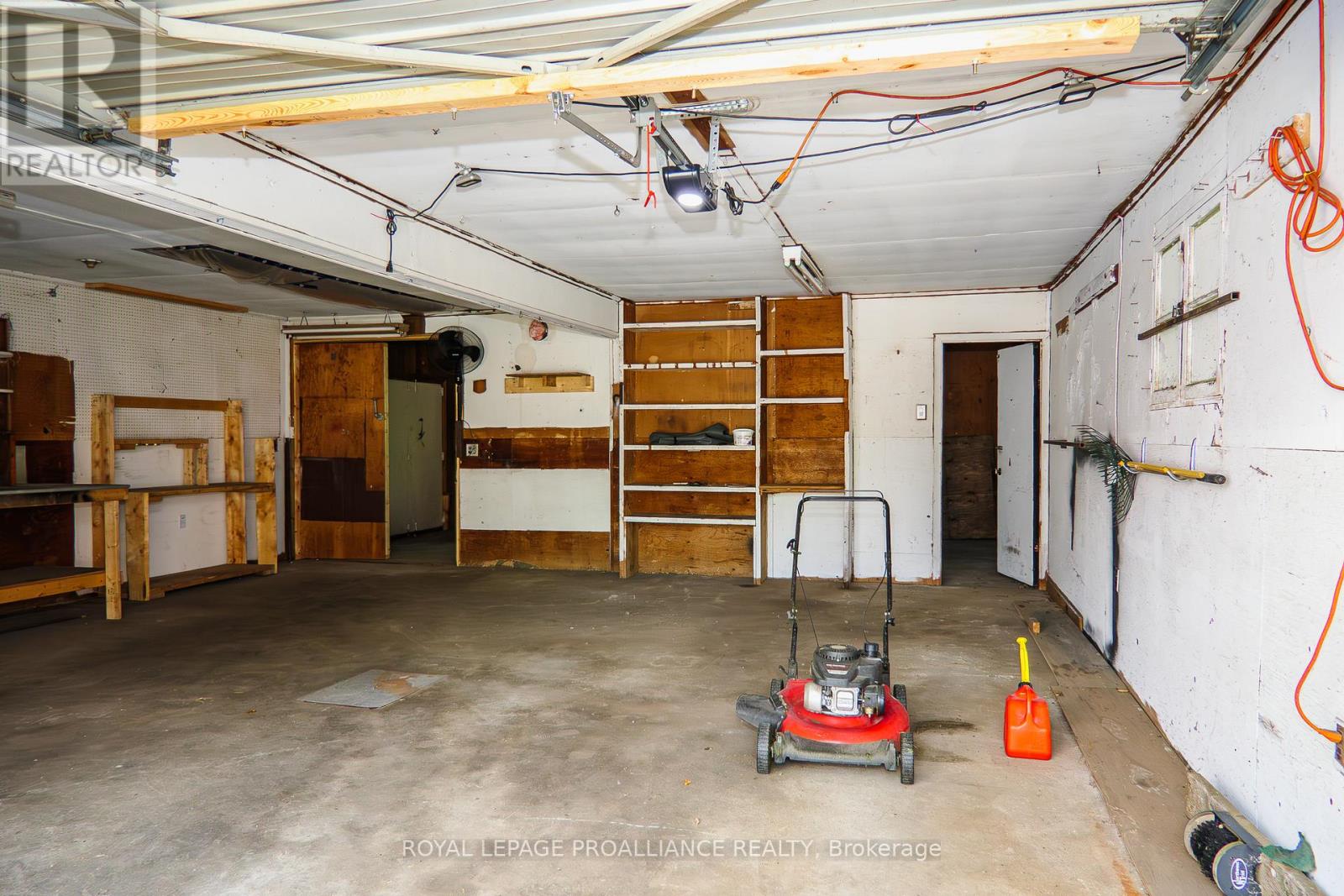 8 Reynolds Crescent, Belleville (Belleville Ward), Ontario  K8P 2W7 - Photo 41 - X12478169