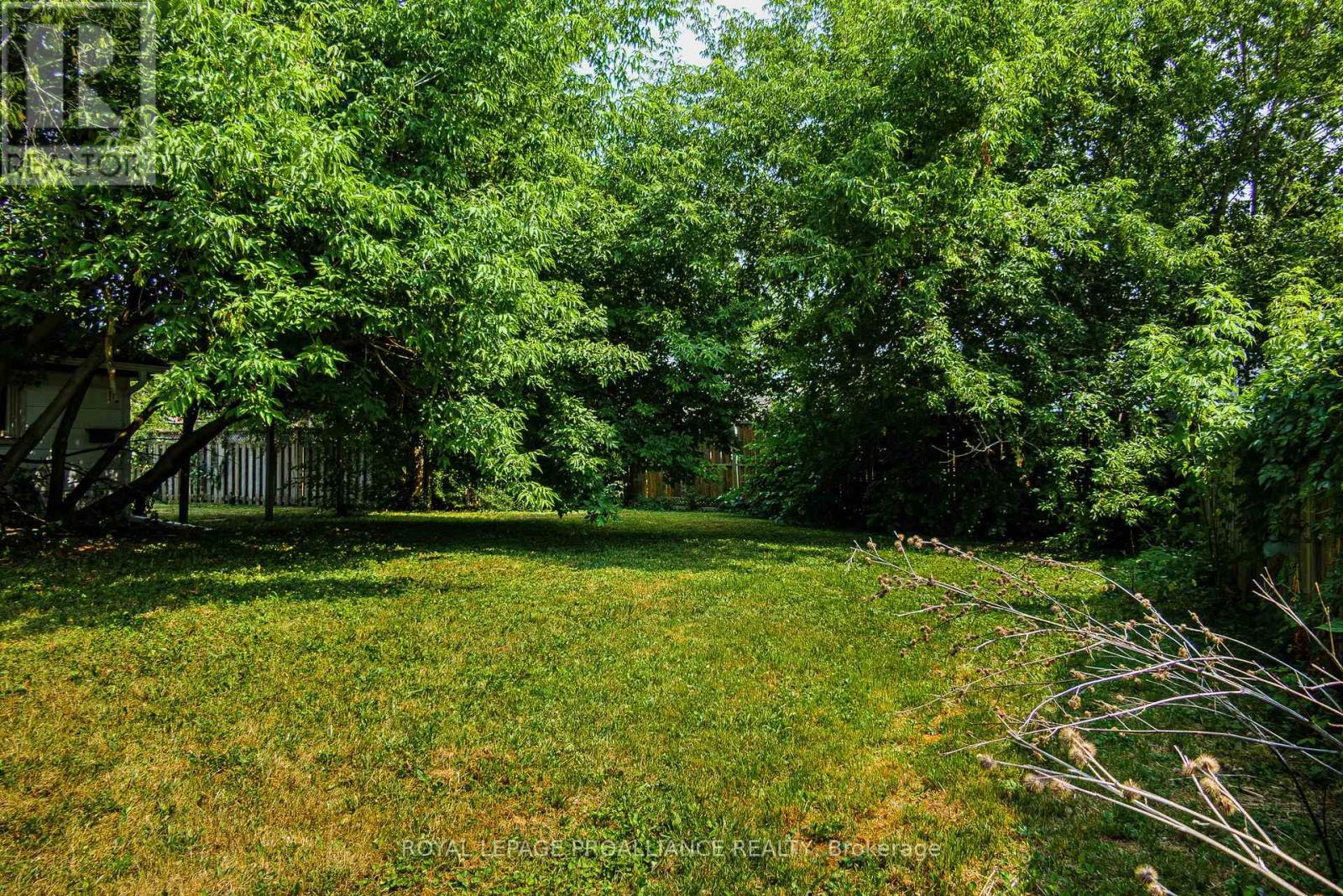 8 Reynolds Crescent, Belleville (Belleville Ward), Ontario  K8P 2W7 - Photo 45 - X12478169