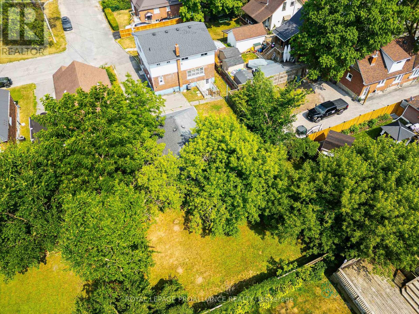 8 Reynolds Crescent, Belleville (Belleville Ward), Ontario  K8P 2W7 - Photo 47 - X12478169