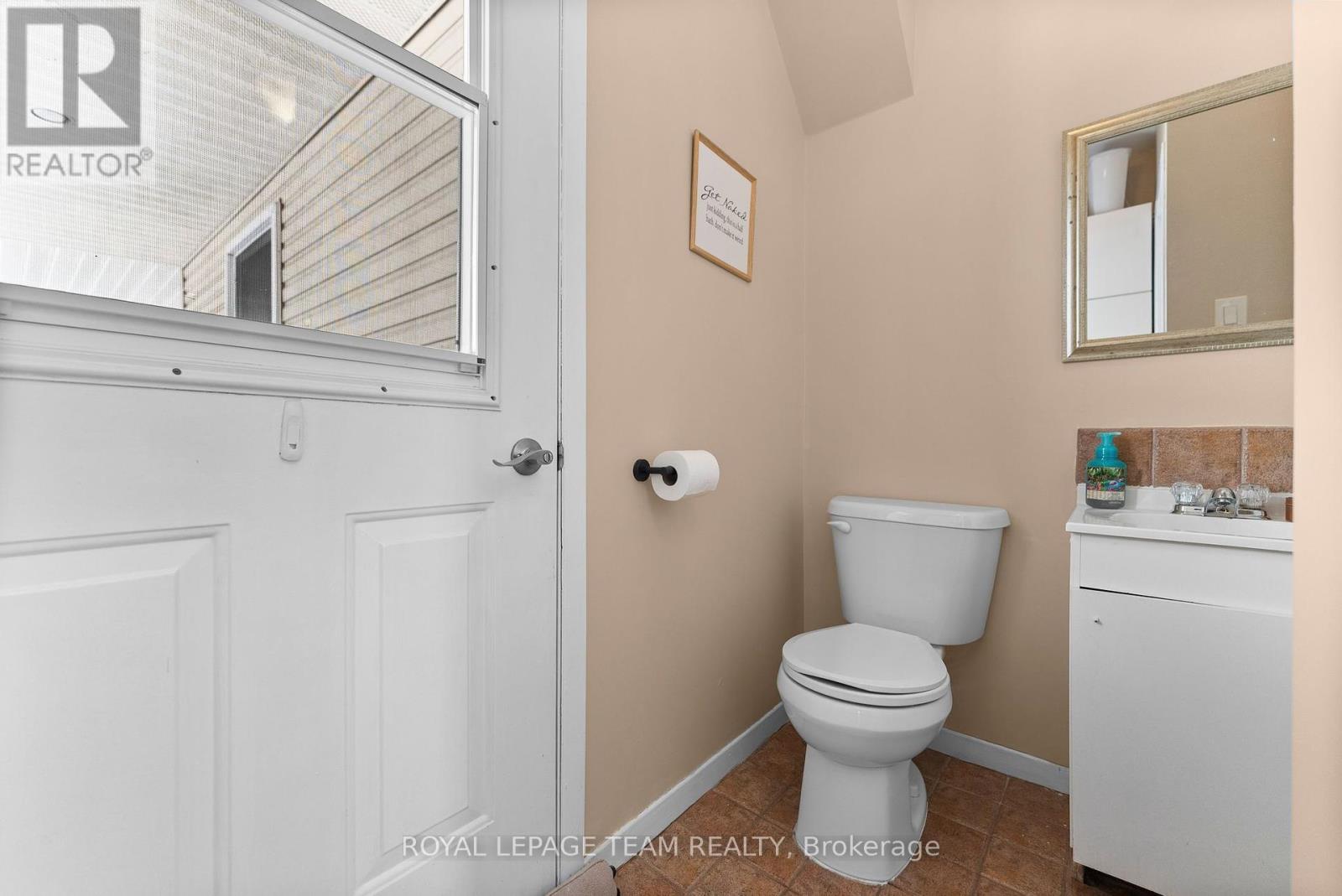 28 Bank Street N, Renfrew, Ontario  K7V 2C9 - Photo 8 - X12399070