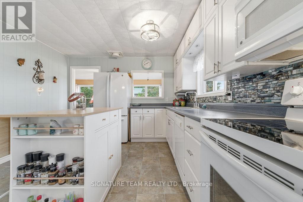347 Black Point Road, North Algona Wilberforce, Ontario  K0J 1X0 - Photo 14 - X12477989