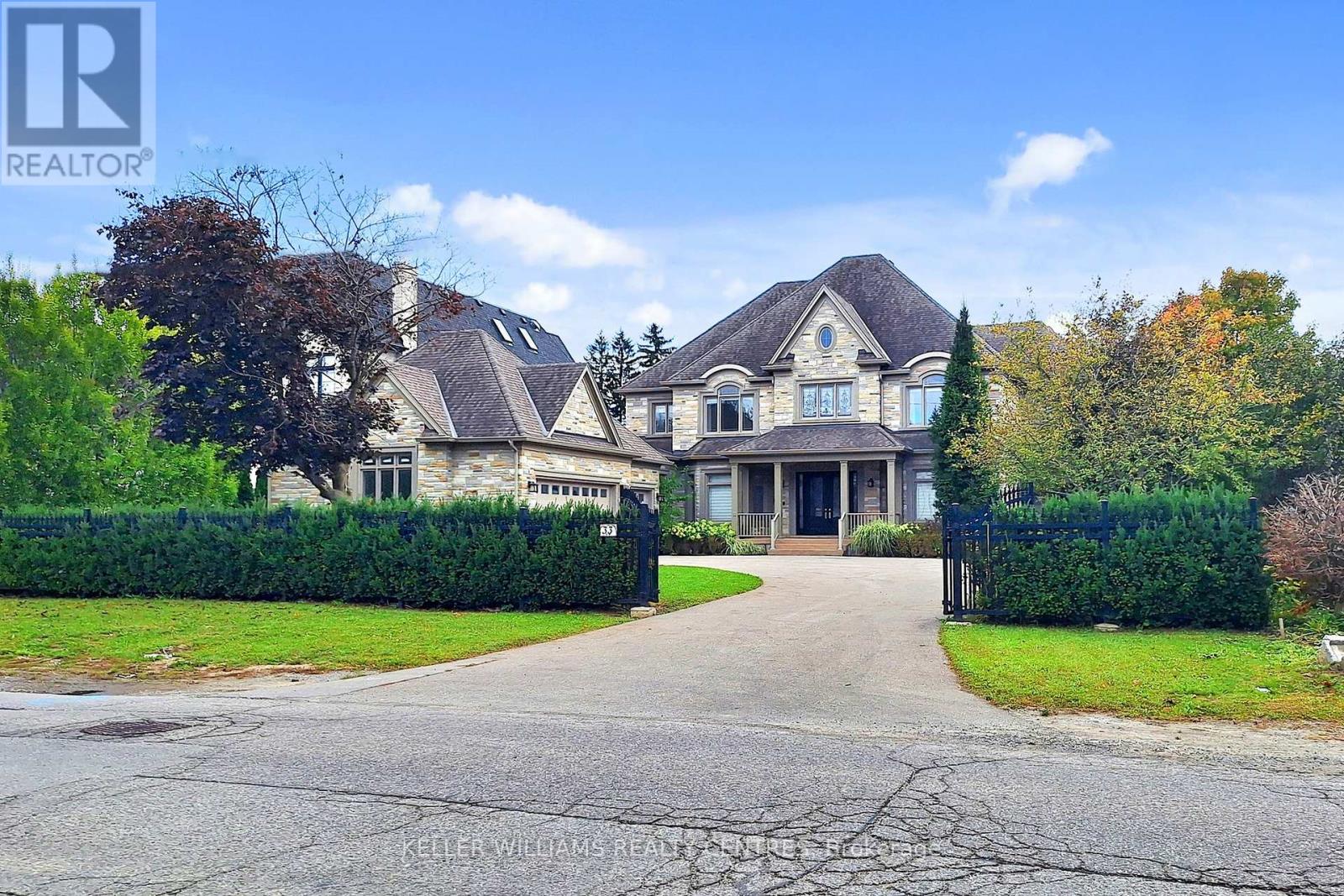 33 Maple Grove Avenue, Richmond Hill, Ontario  L4E 2V1 - Photo 2 - N12477798