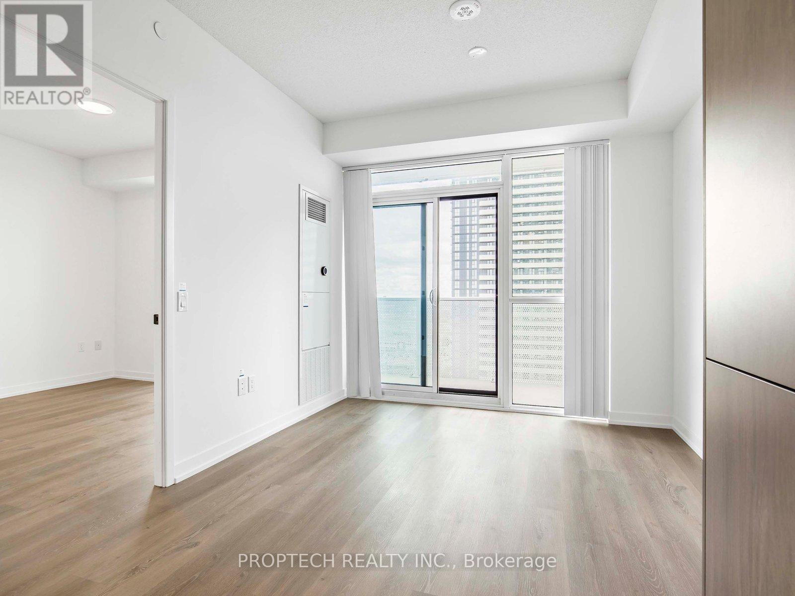 28 Interchange Way, Vaughan, Ontario  L4K 0P8 - Photo 4 - N12477812