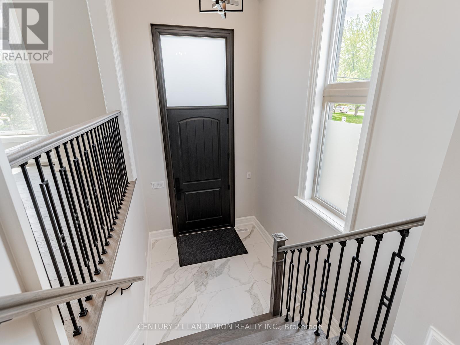36a Elm Grove Avenue, Richmond Hill, Ontario  L4E 2W8 - Photo 2 - N12477840