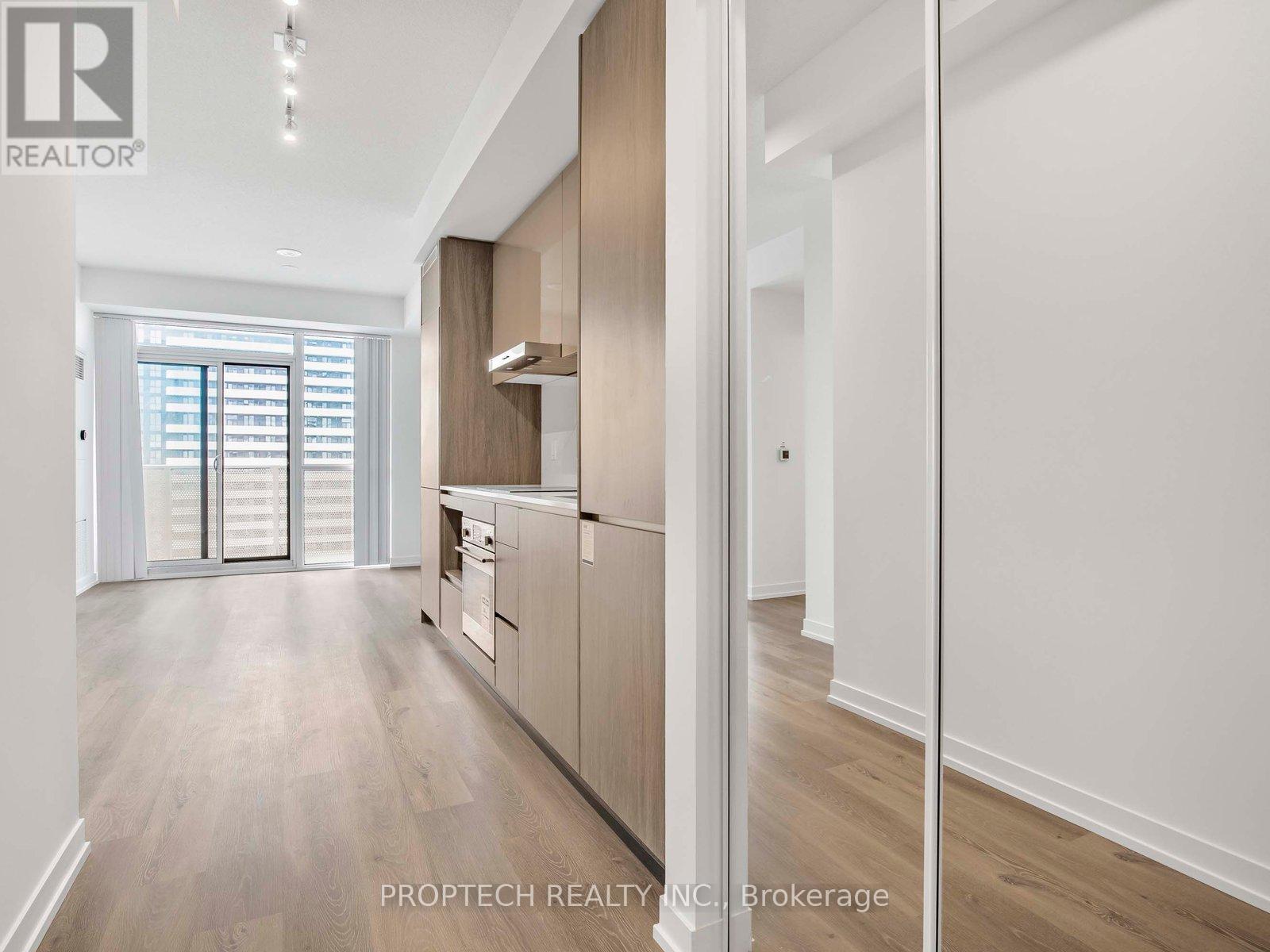 28 Interchange Way, Vaughan, Ontario  L4K 0P8 - Photo 3 - N12477848