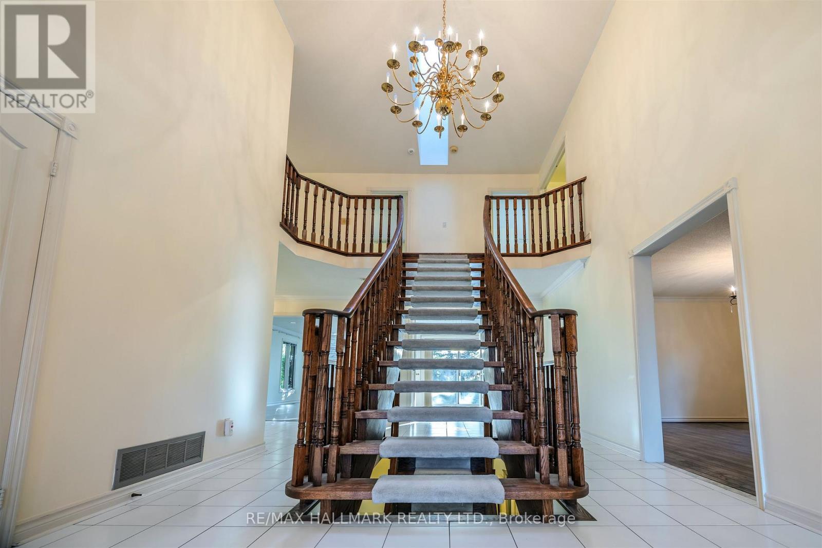 69 King's Cross Avenue, Richmond Hill, Ontario  L4B 2T2 - Photo 3 - N12477871