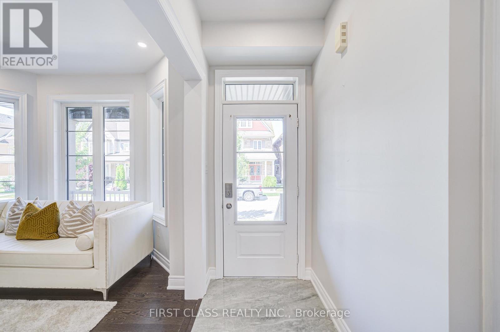 77 Diamond Jubilee Drive, Markham, Ontario  L6B 0Y5 - Photo 2 - N12477880