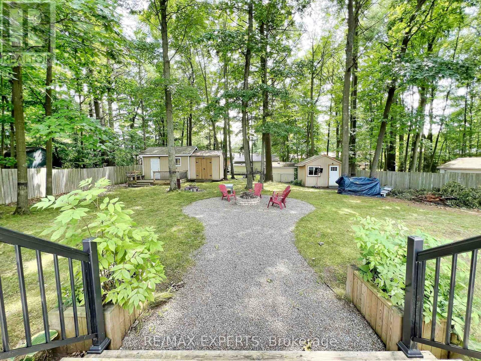 203 Park Avenue, East Gwillimbury, Ontario  L9N 1J7 - Photo 11 - N12477891