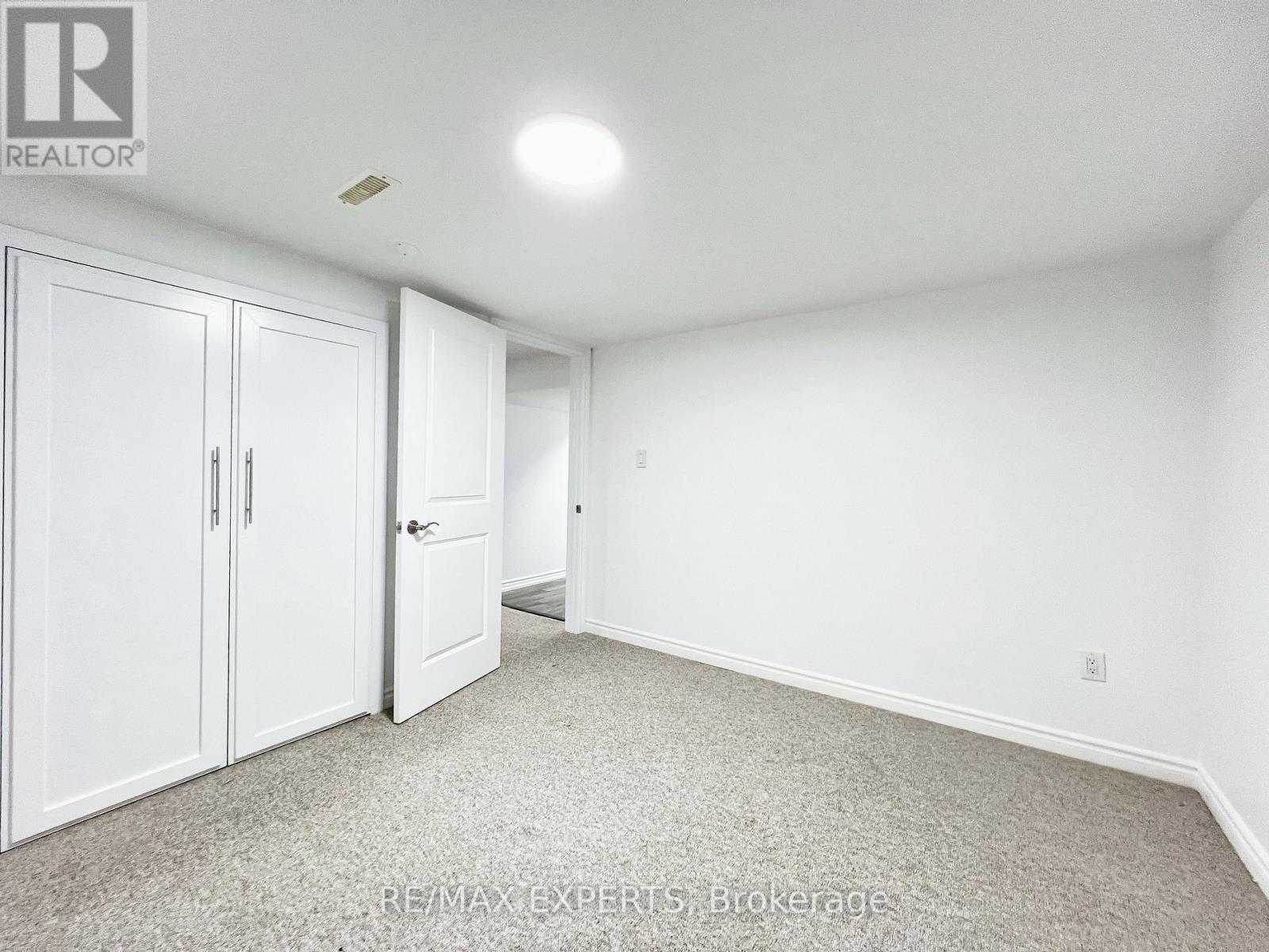 203 Park Avenue, East Gwillimbury, Ontario  L9N 1J7 - Photo 15 - N12477891