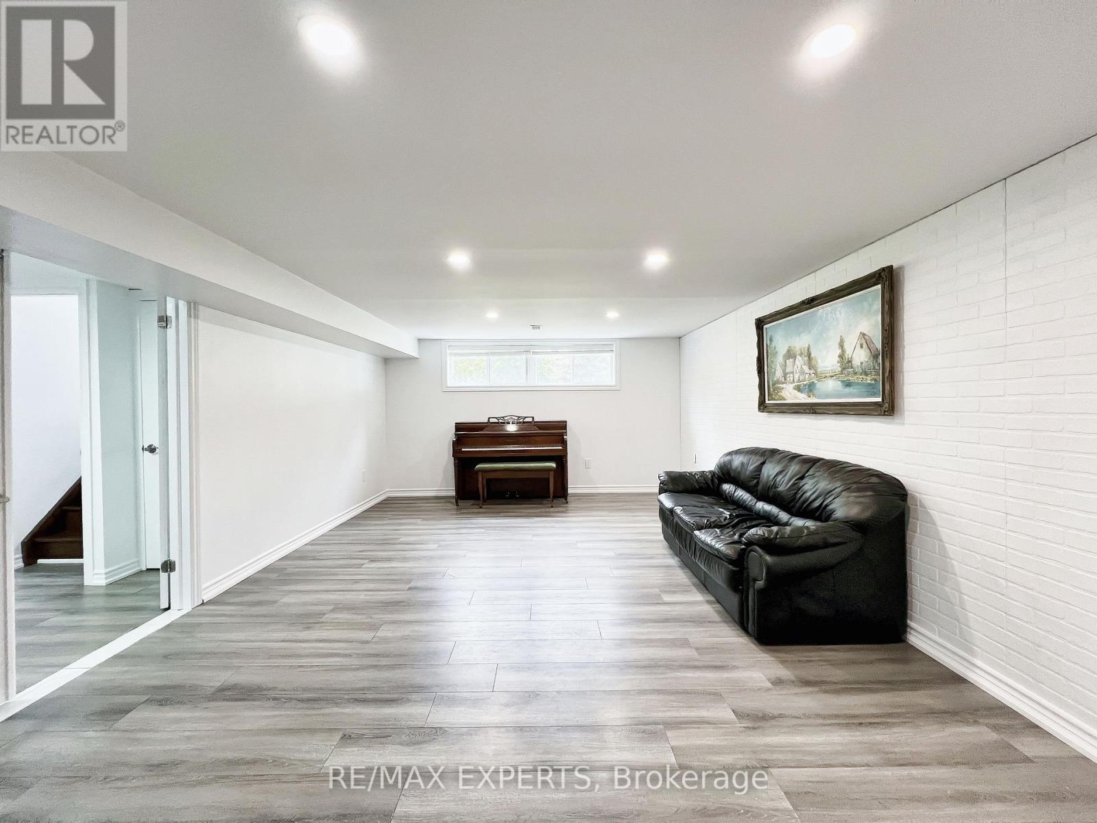 203 Park Avenue, East Gwillimbury, Ontario  L9N 1J7 - Photo 19 - N12477891