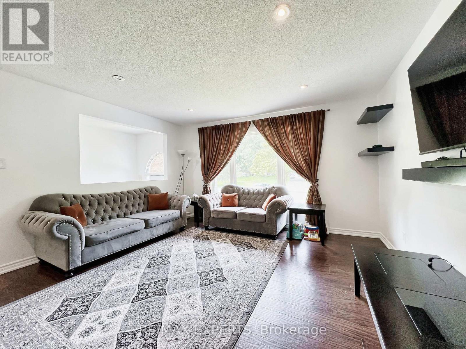 203 Park Avenue, East Gwillimbury, Ontario  L9N 1J7 - Photo 20 - N12477891