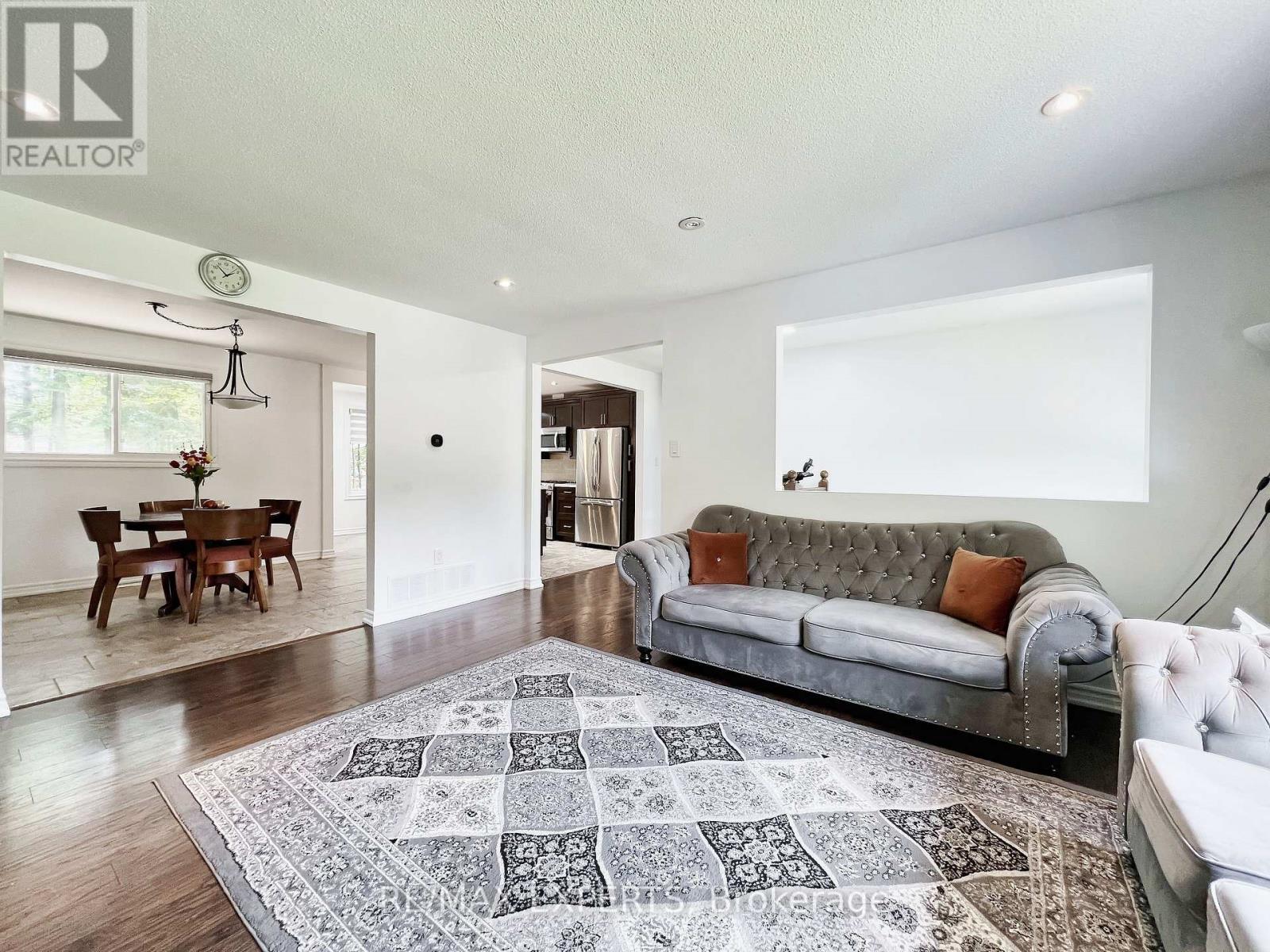 203 Park Avenue, East Gwillimbury, Ontario  L9N 1J7 - Photo 21 - N12477891