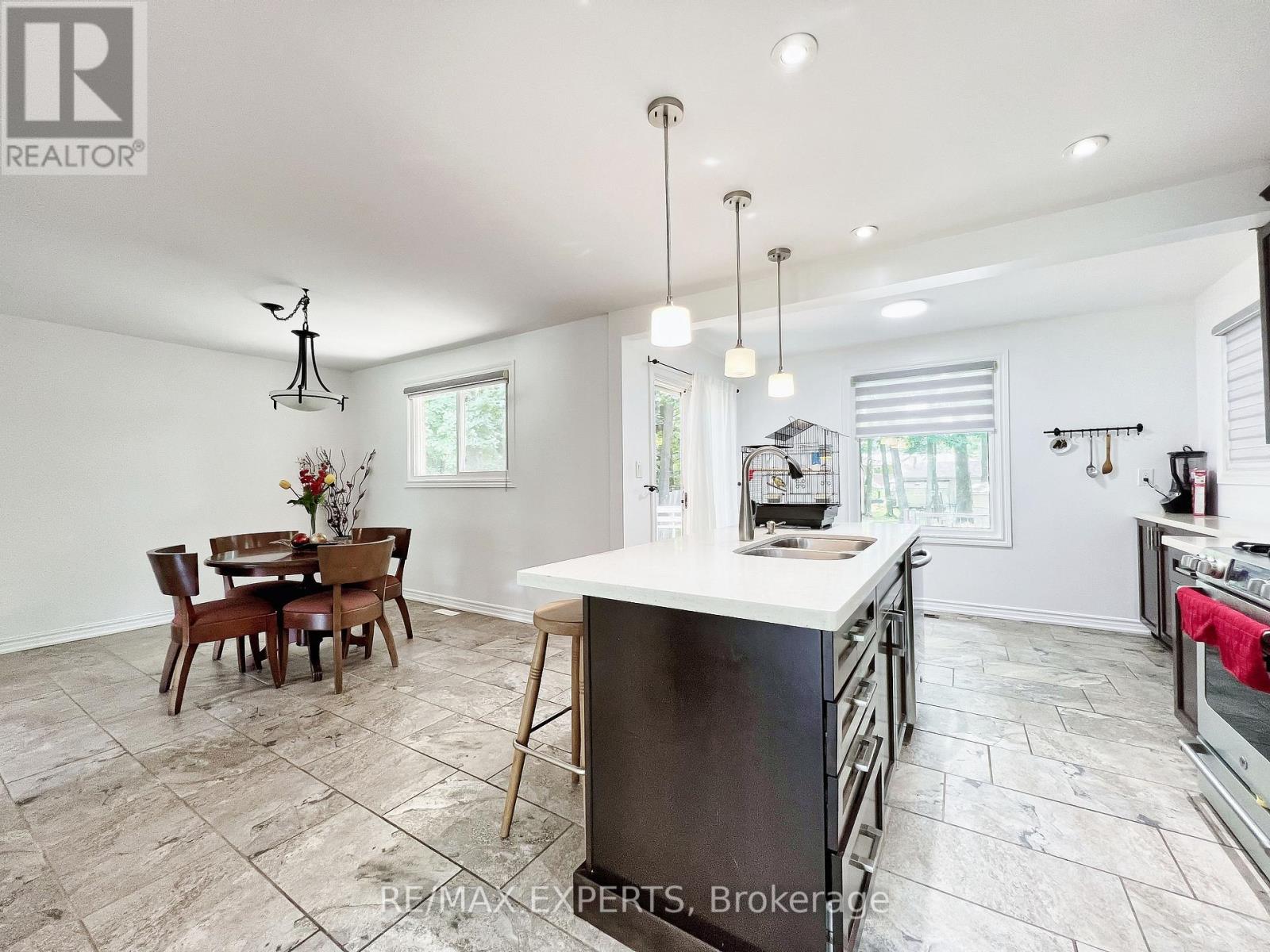203 Park Avenue, East Gwillimbury, Ontario  L9N 1J7 - Photo 23 - N12477891