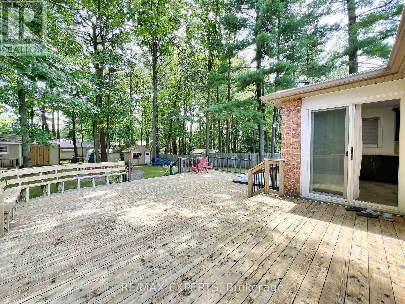 203 Park Avenue, East Gwillimbury, Ontario  L9N 1J7 - Photo 5 - N12477891