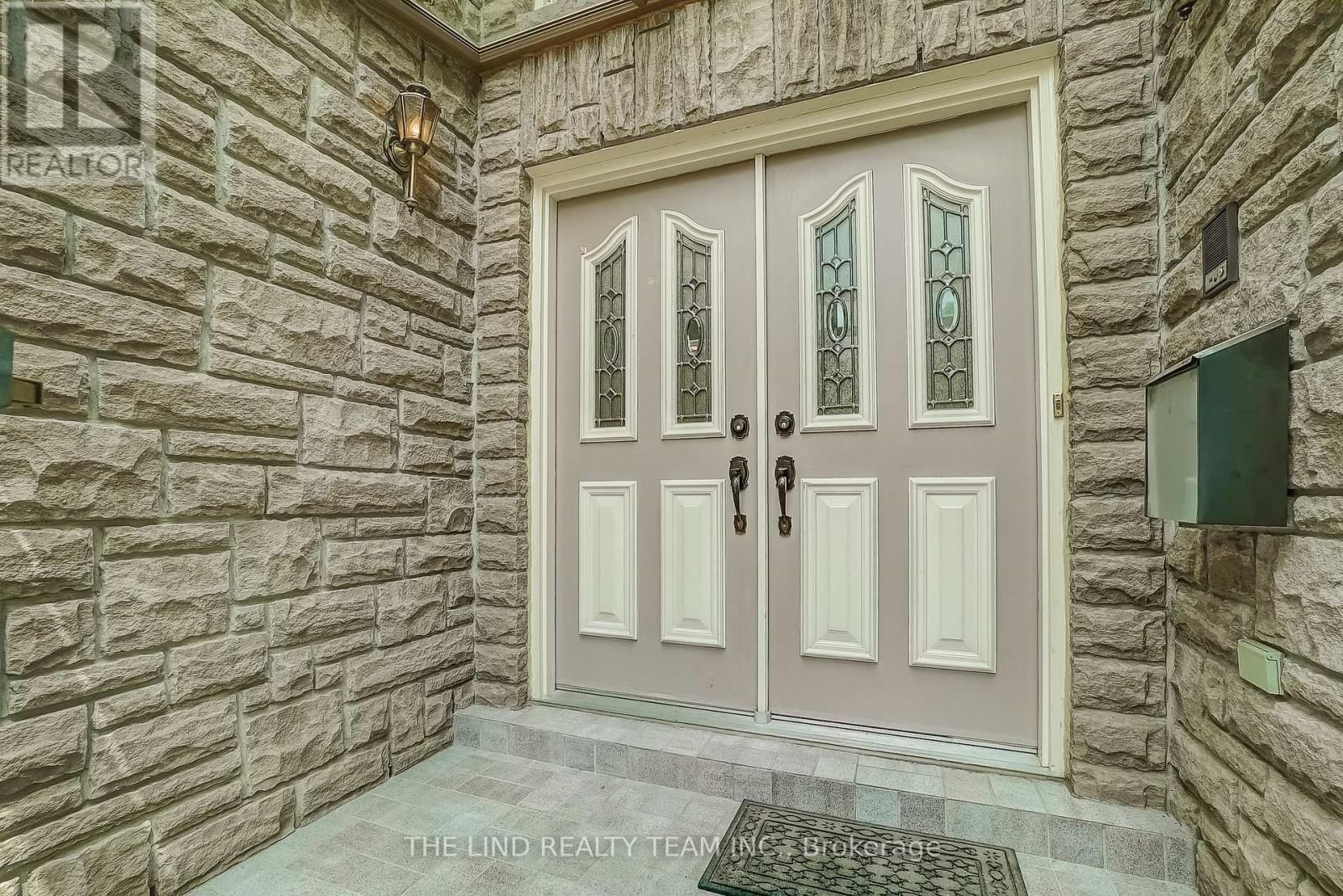 99 Birch Avenue, Richmond Hill, Ontario  L4C 6C5 - Photo 2 - N12477904