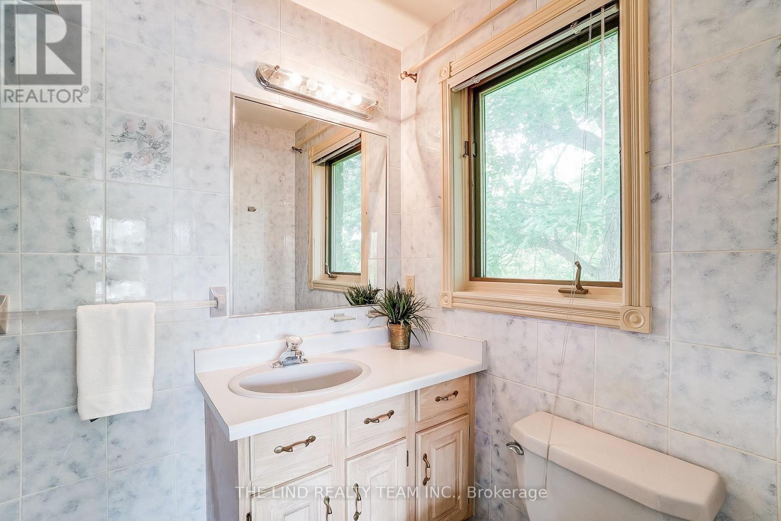 99 Birch Avenue, Richmond Hill, Ontario  L4C 6C5 - Photo 22 - N12477904
