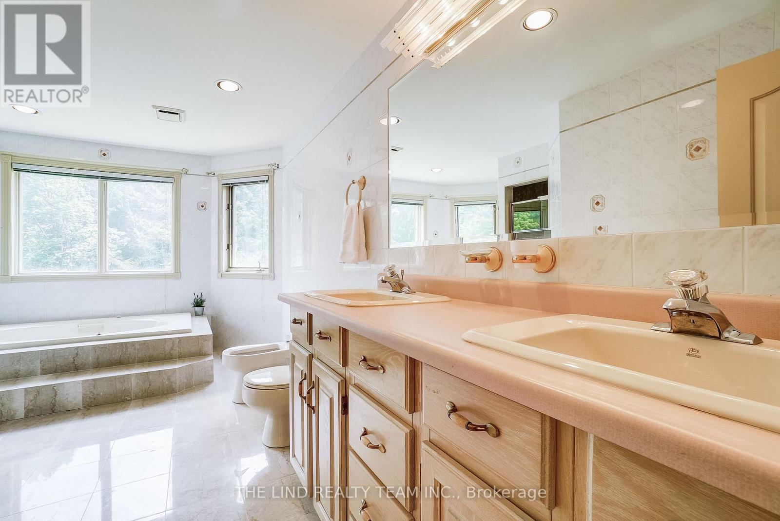 99 Birch Avenue, Richmond Hill, Ontario  L4C 6C5 - Photo 31 - N12477904