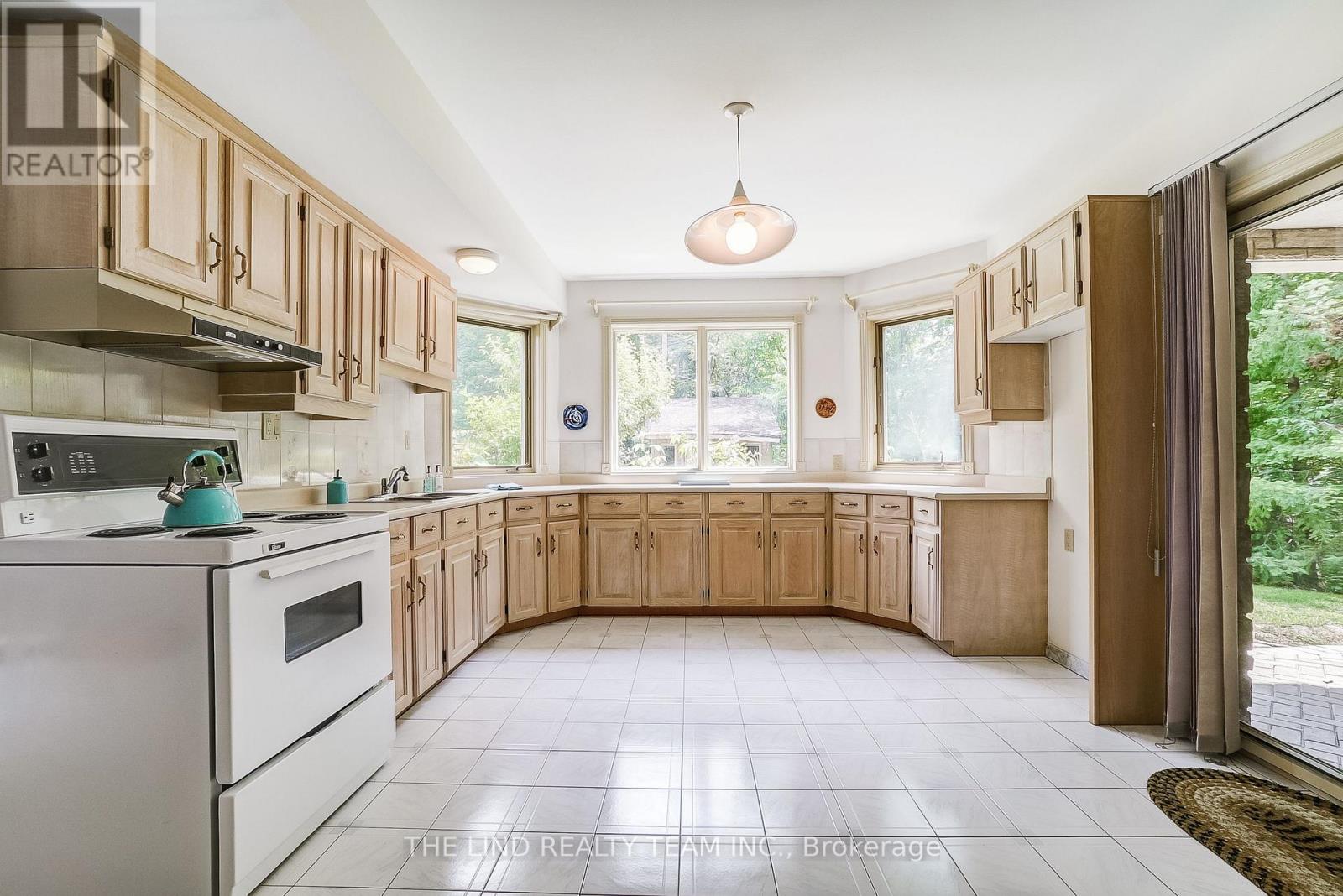 99 Birch Avenue, Richmond Hill, Ontario  L4C 6C5 - Photo 38 - N12477904