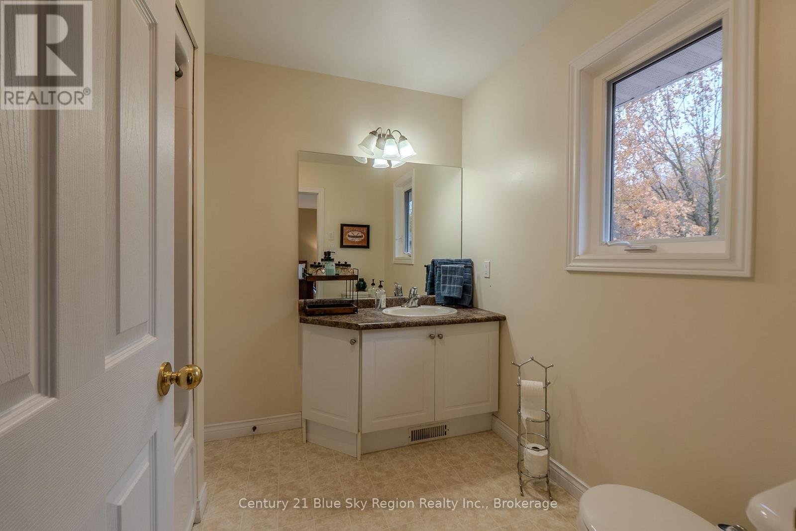 111 Kilby Lane, Callander, Ontario  P0H 1H0 - Photo 16 - X12478127