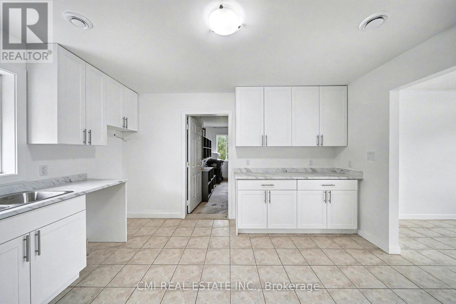 484 7th Avenue, Tay, Ontario  L0K 1R0 - Photo 17 - S12477772