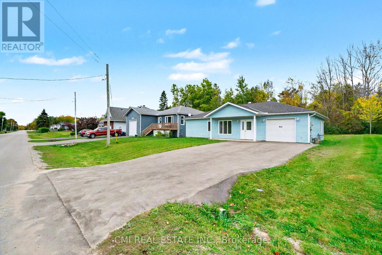 484 7th Avenue, Tay, Ontario  L0K 1R0 - Photo 3 - S12477772
