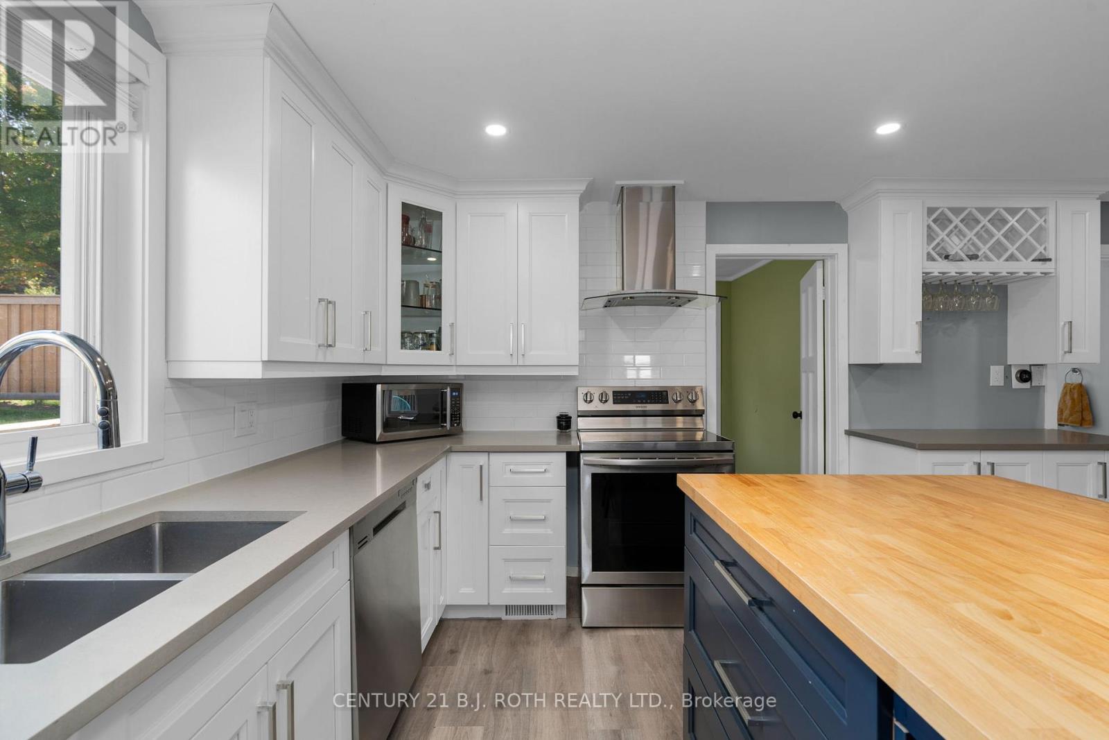 249 Church Street, Penetanguishene, Ontario  L9M 1G6 - Photo 14 - S12477830